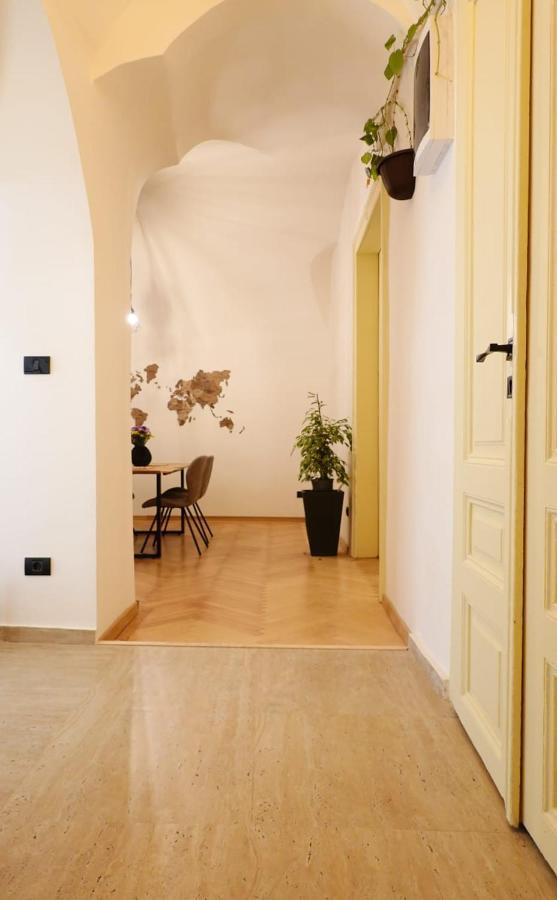 The Industrique Home - 3 Bedroom Apartment Timisoara Luaran gambar