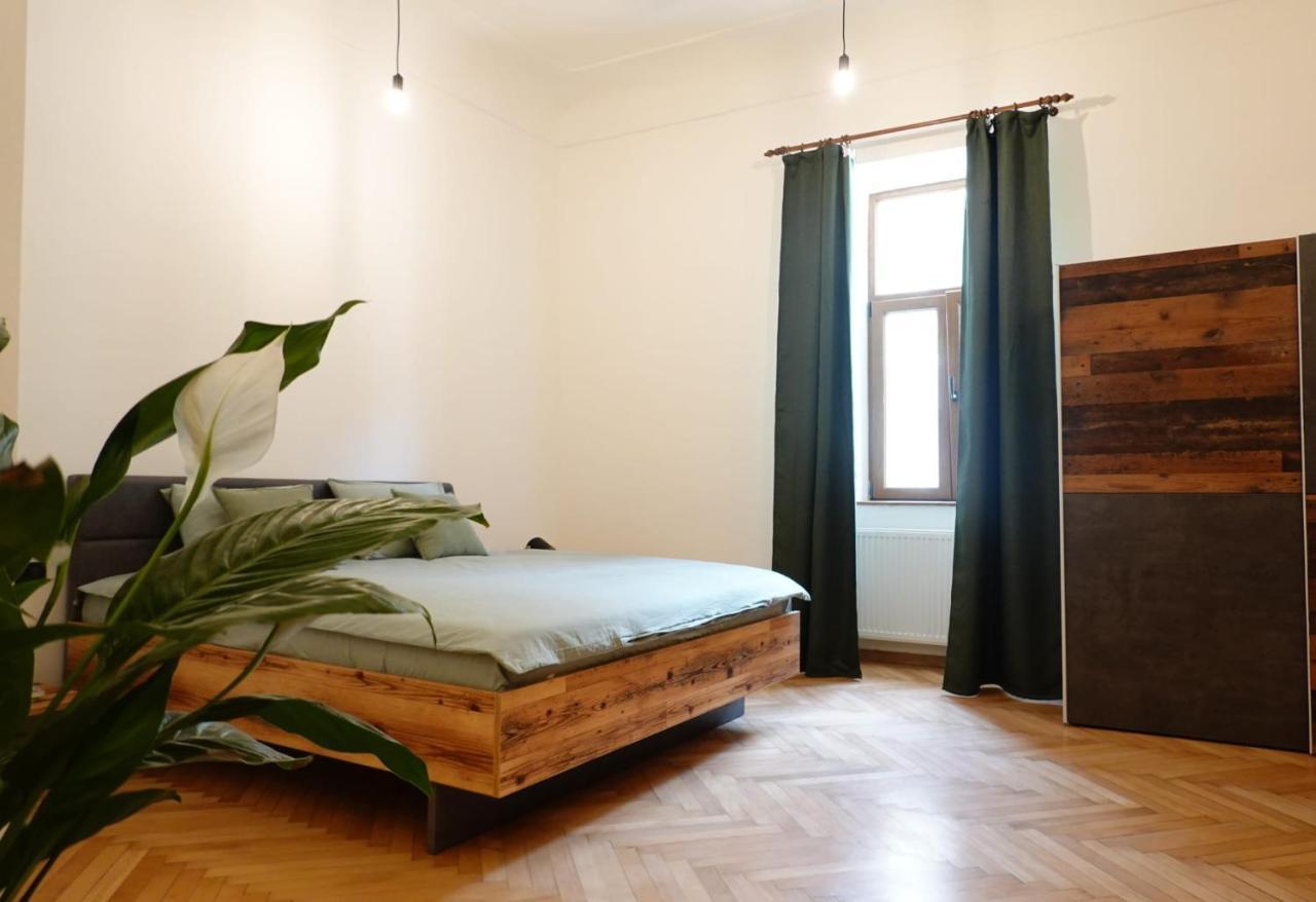 The Industrique Home - 3 Bedroom Apartment Timisoara Luaran gambar