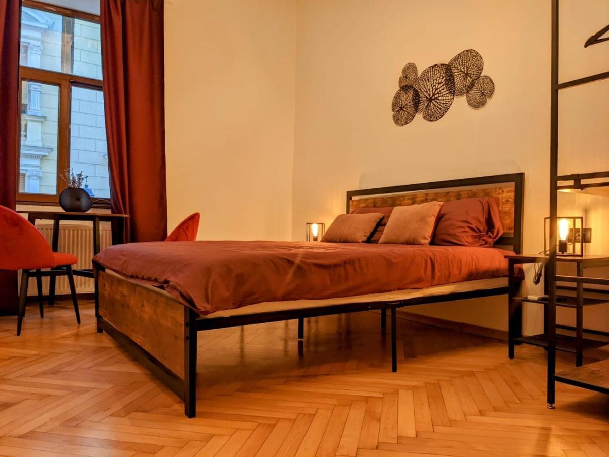 The Industrique Home - 3 Bedroom Apartment Timisoara Luaran gambar